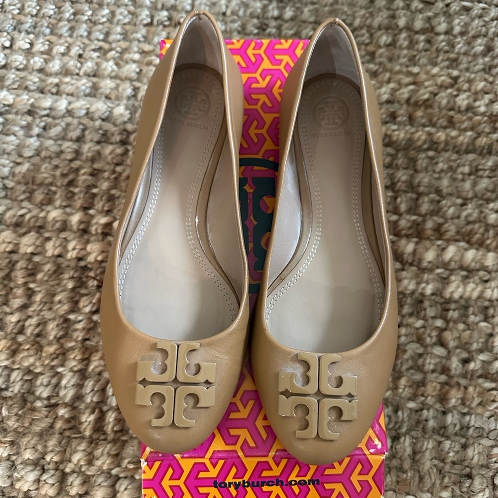 Tory Burch Camel Leather Flats - perfect Spring Shoe